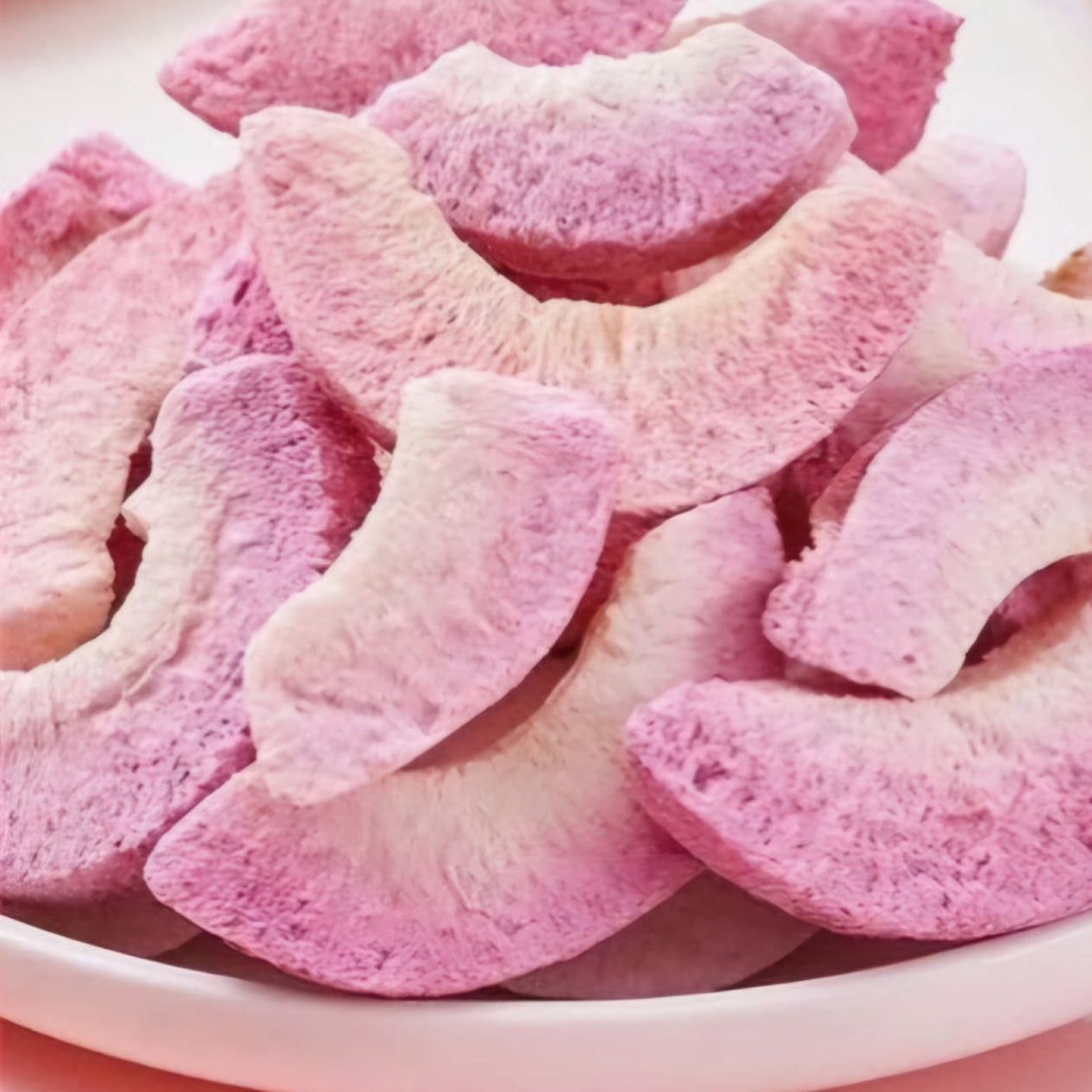 Crispy, freeze-dried, Pink peach,with no added sugar.