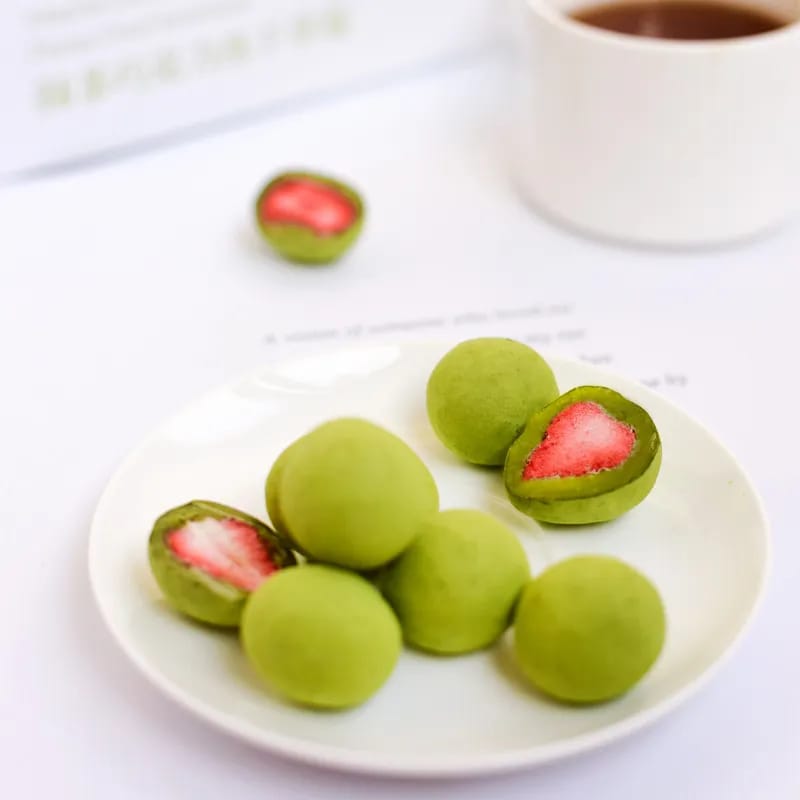 Crispy freeze-dried Matcha Strawberry