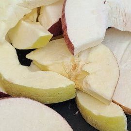 Crispy, Freeze-dried red apple, with no added sugar.