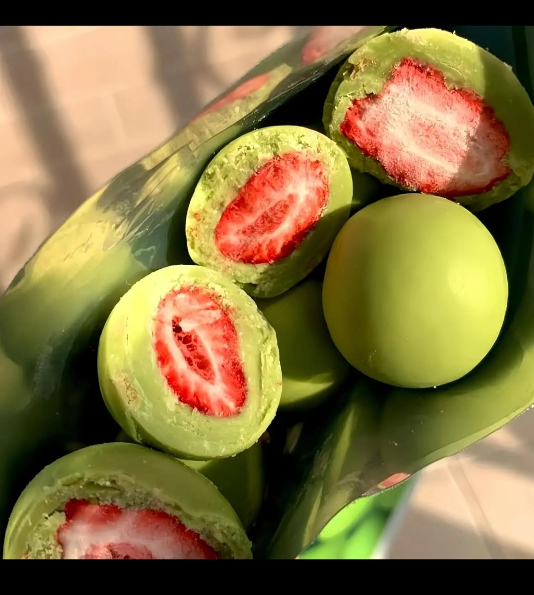 Crispy freeze-dried Matcha Strawberry