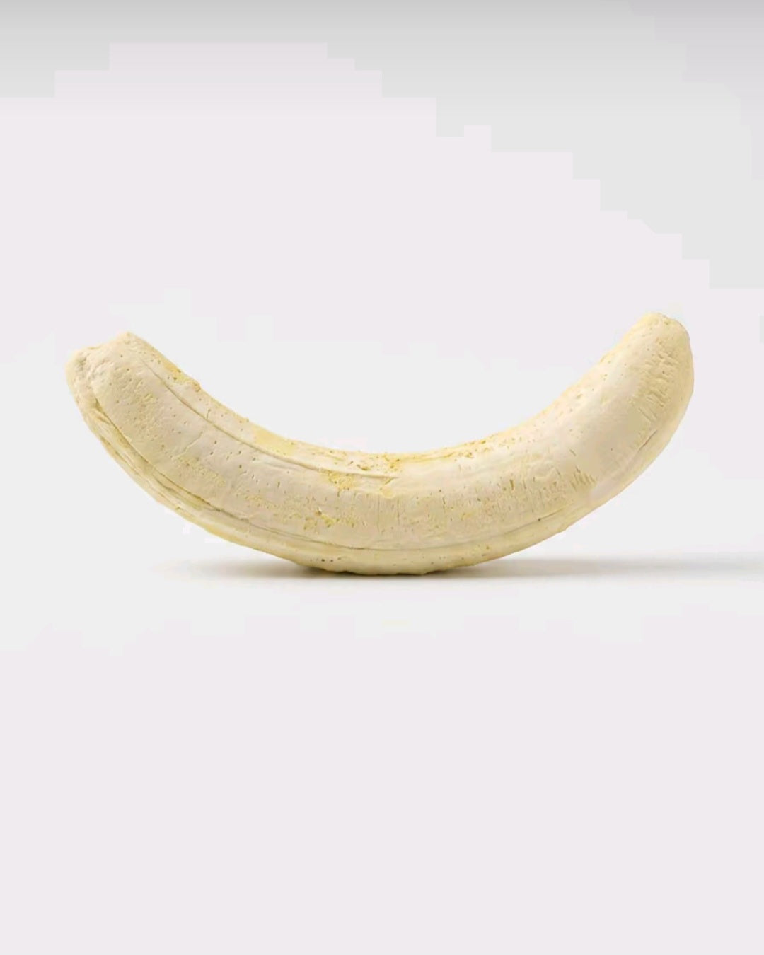 crispy freeze-dried complete banana uncut