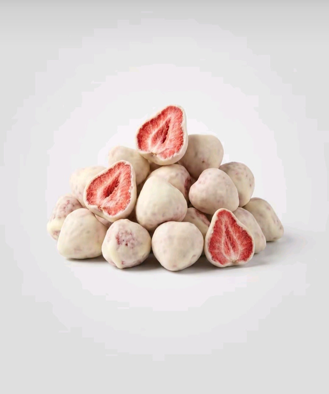 Crispy dried strawberries soaked with white chocolate