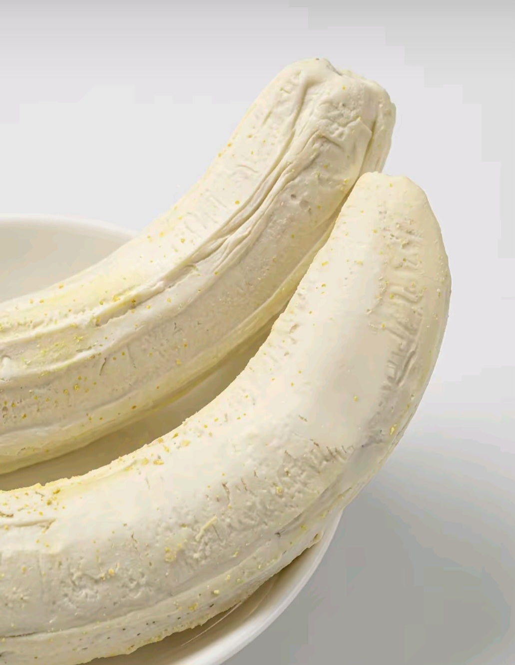 crispy freeze-dried complete banana uncut