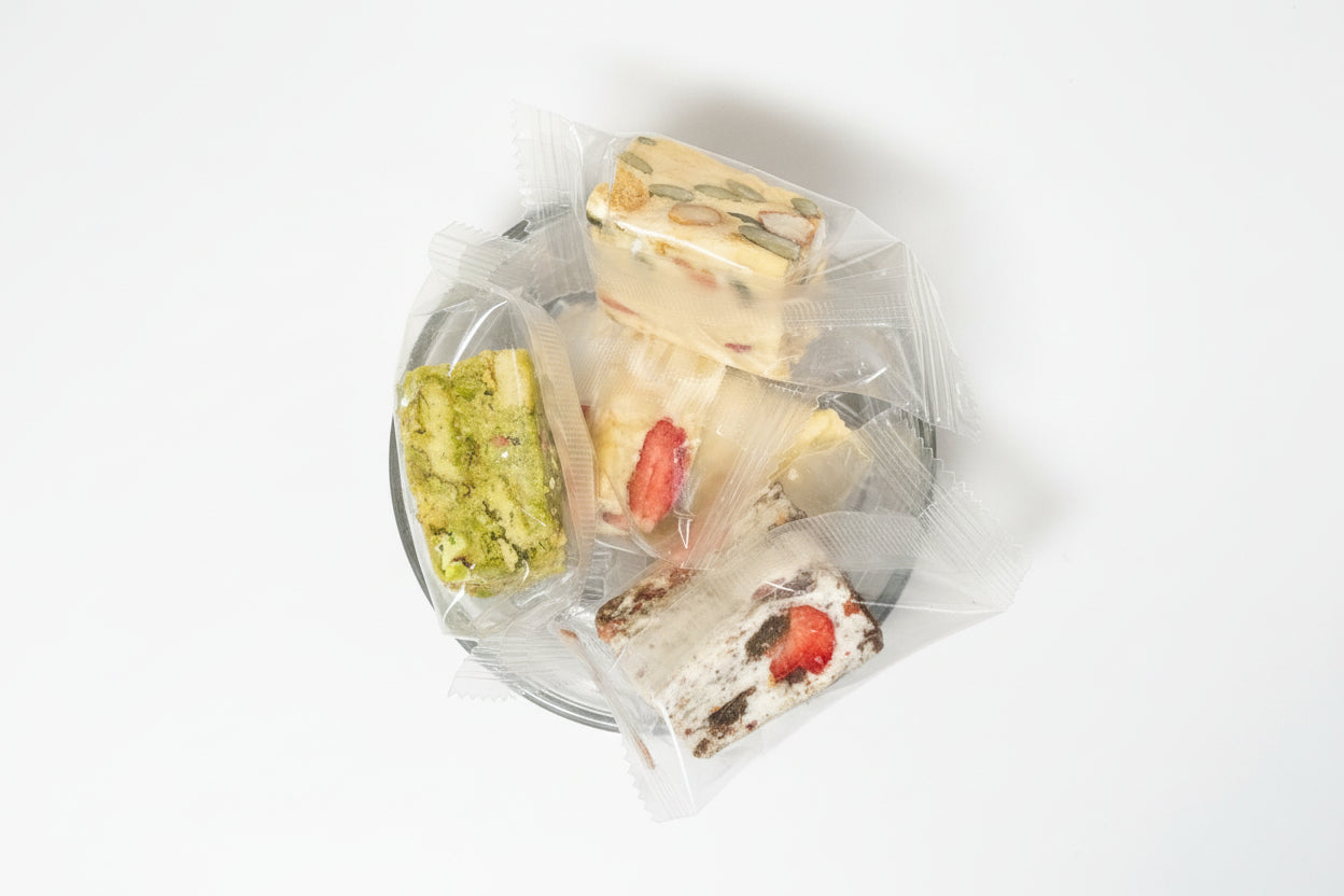 Korean Marshmallow Biscuit with Freeze-Dried Strawberries 5 pices