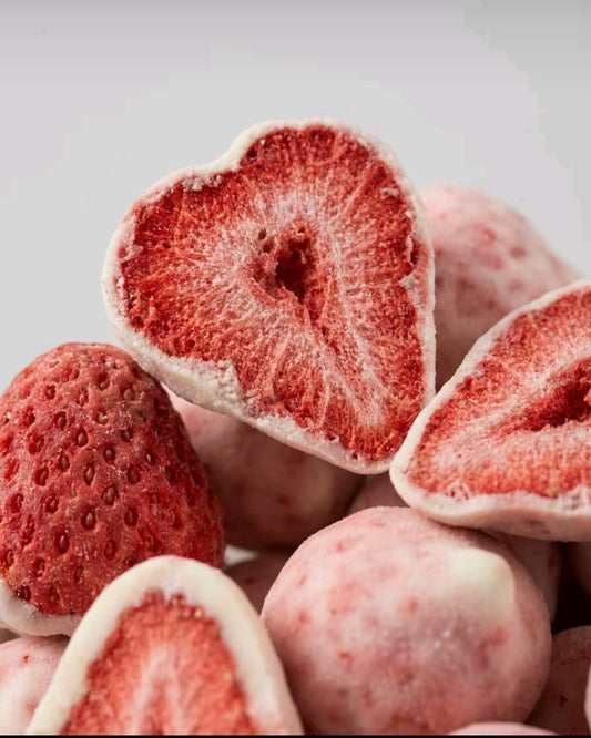 Crispy dried strawberries soaked with white chocolate